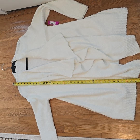 AMBRIELLE BRAND WOMEN'S "POLAR BEAR" WHITE WARM, SOFT ROBE SIZE LARGE - Picture 10 of 16